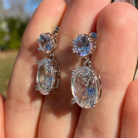 NEW Gorgeous silver plated Sparkle ❇️ Earrings - Picture 5 of 7